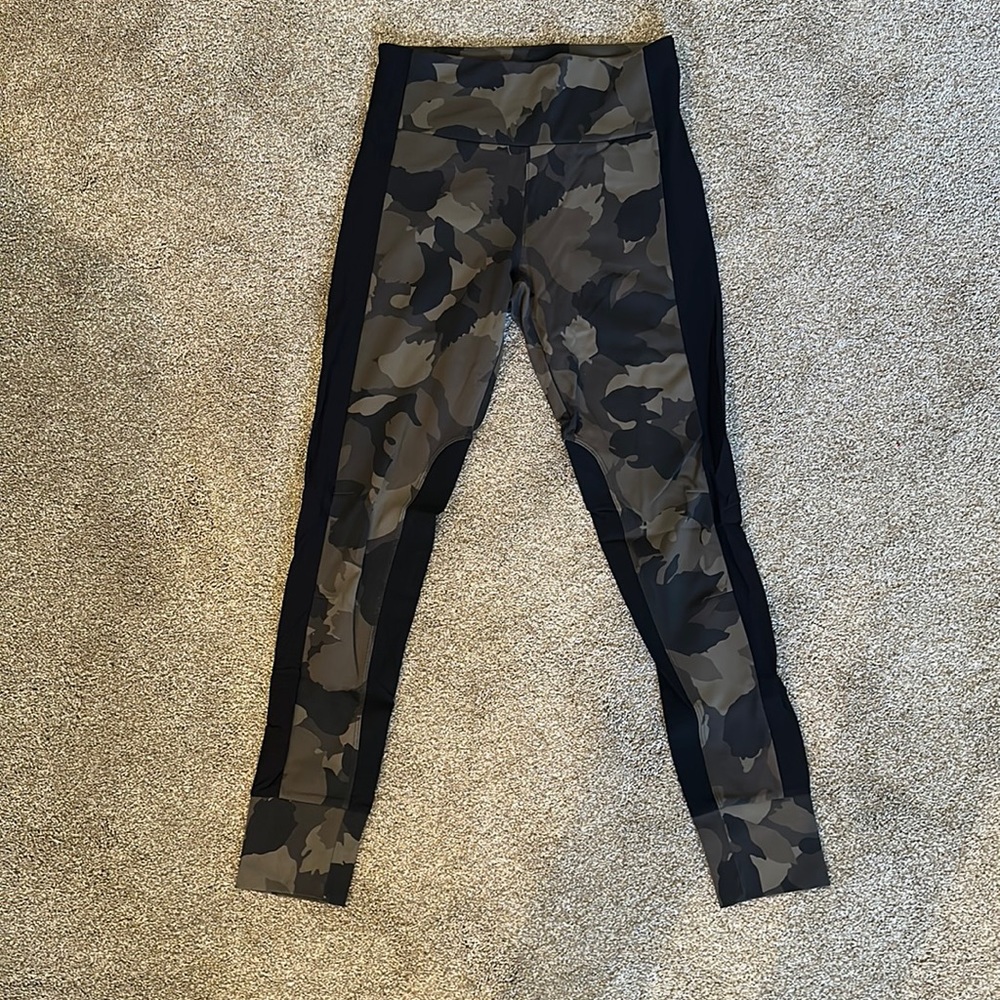 Athleta Essex Camo Hybrid Jogger Sz. Small